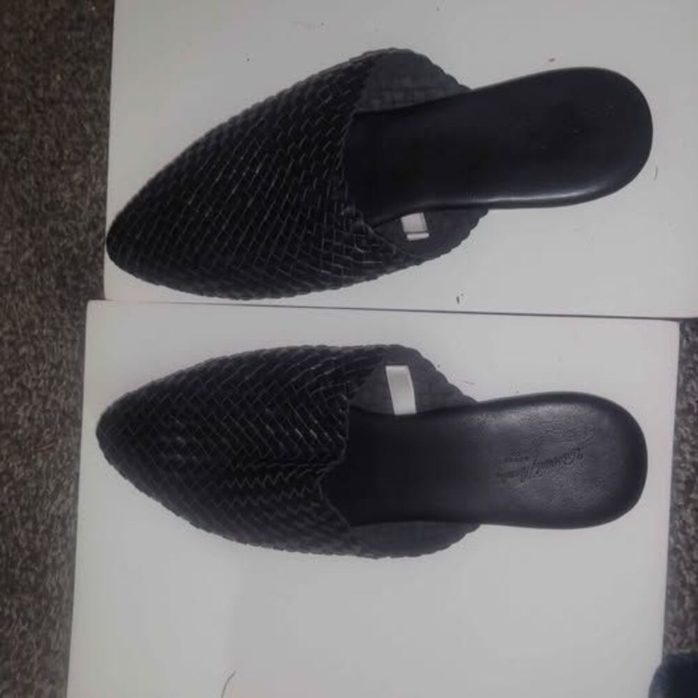 Universal Thread Black Woven Pointed Toe Mules